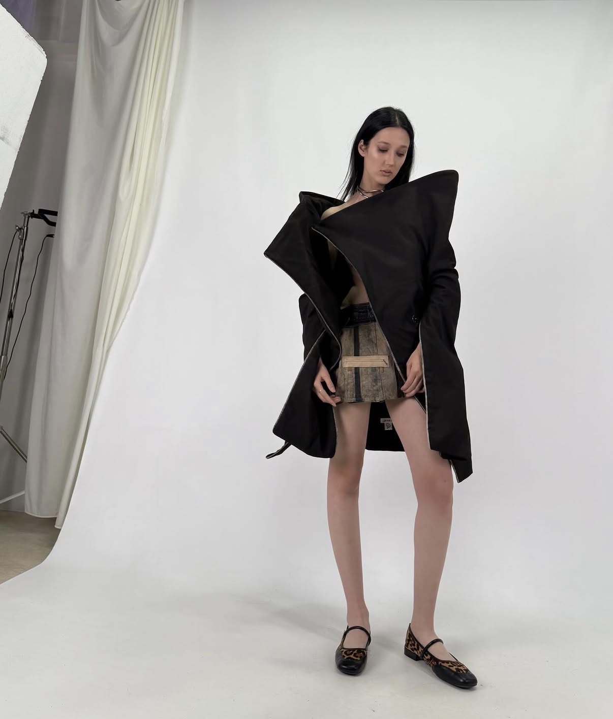 SUEZN black structural garment